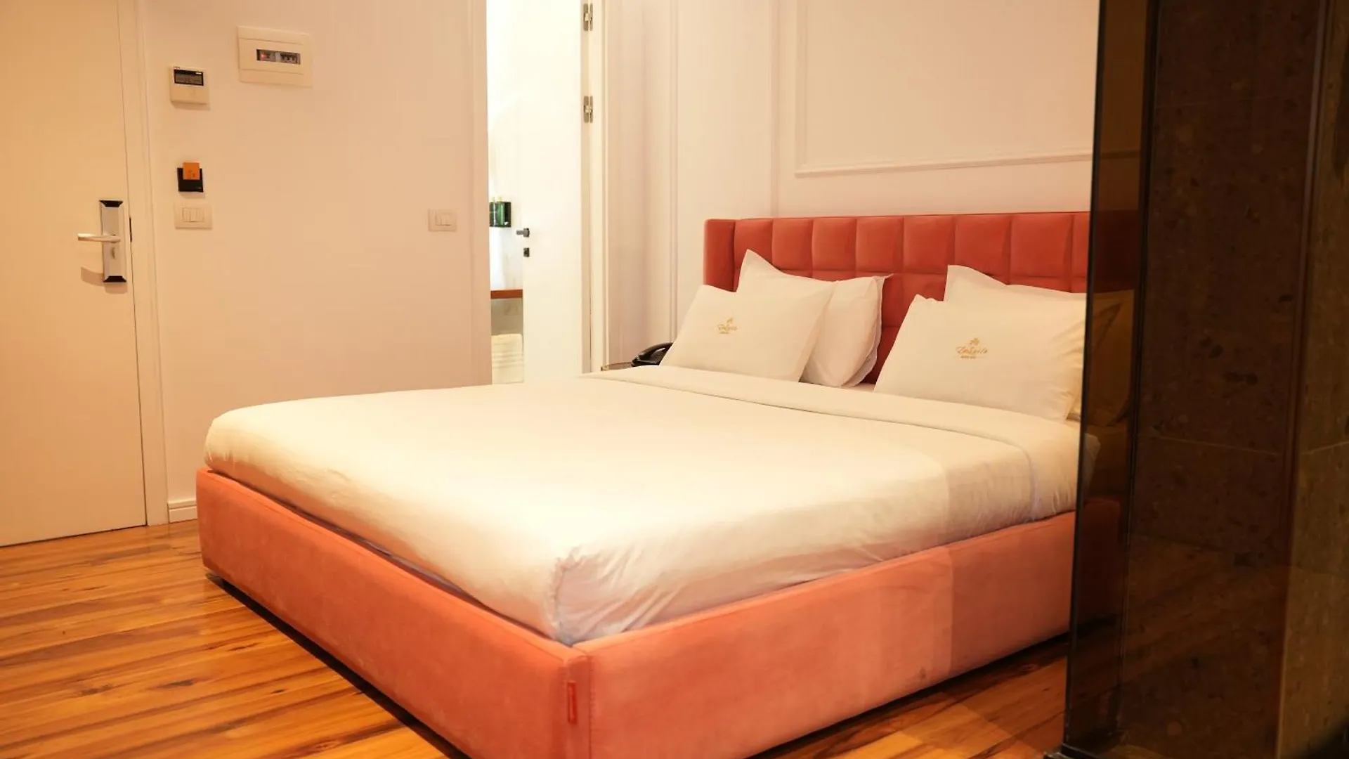 ****  La Suite Boutique Hotel Tirana Albánia