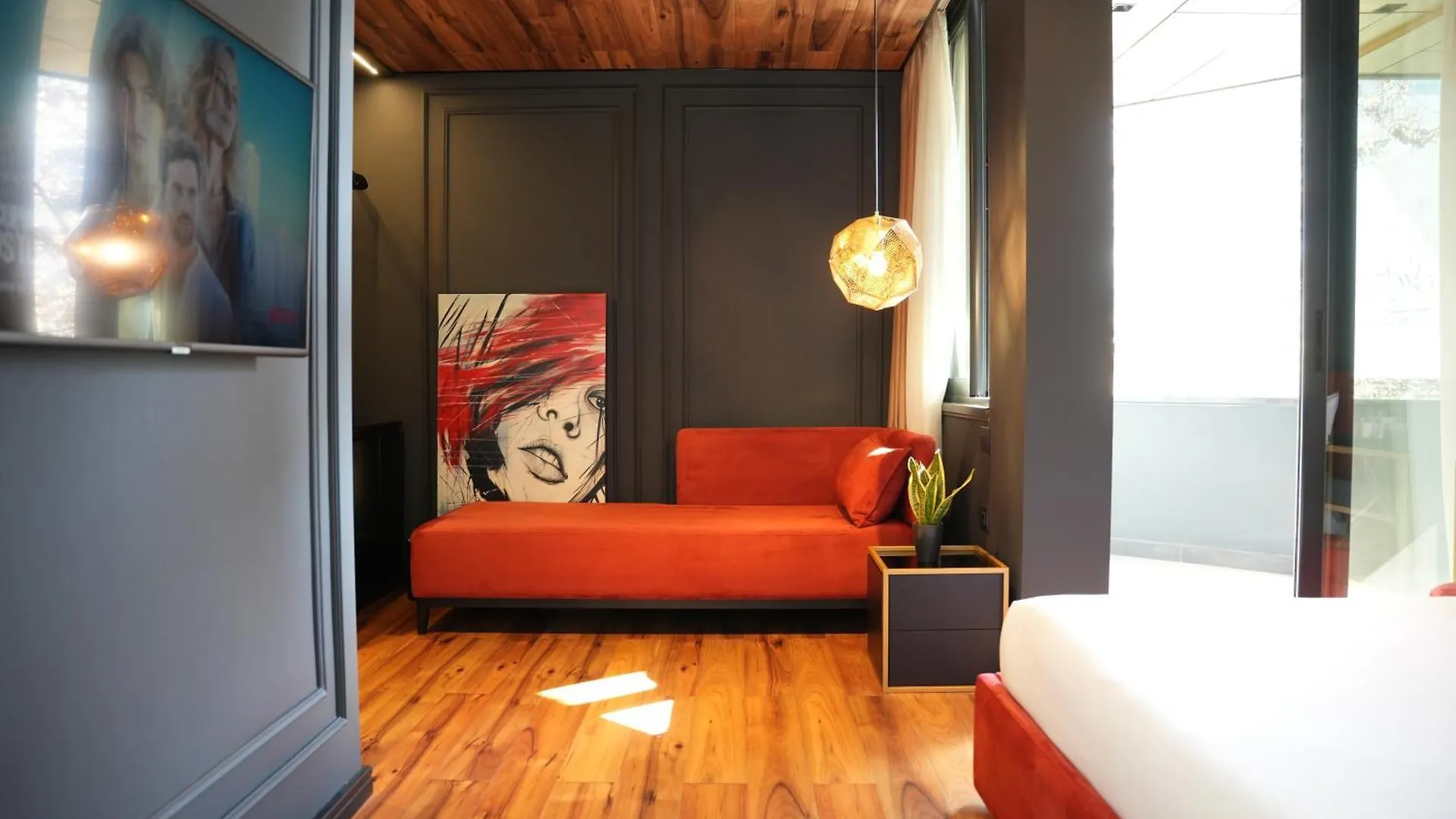 La Suite Boutique Hotel Tirana 4*,