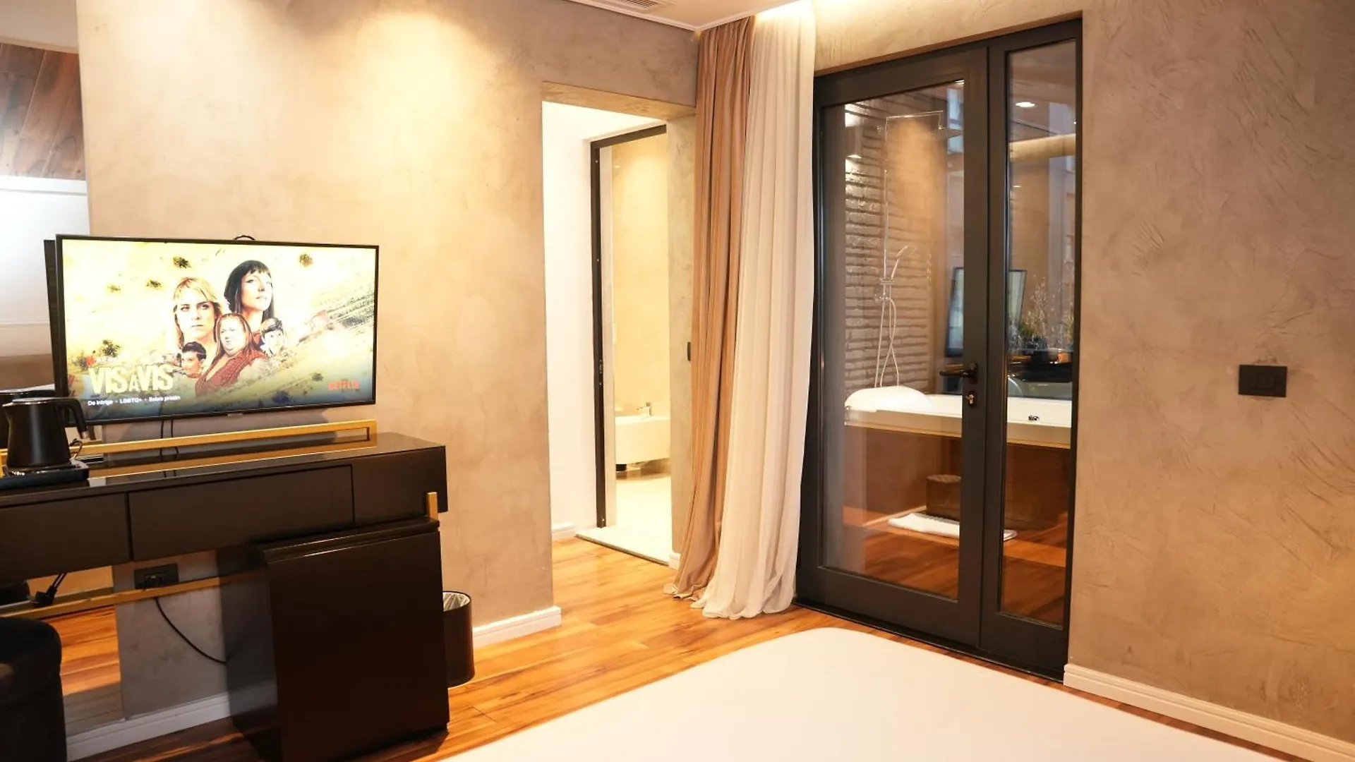 La Suite Boutique Hotel Tirana 4*,